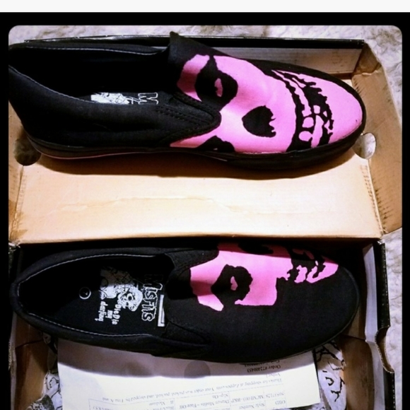 COPY - Draven slip on's - Picture 1 of 1